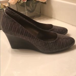 SAM & LIBBY Snakeprint Wedges. Sz 8.5